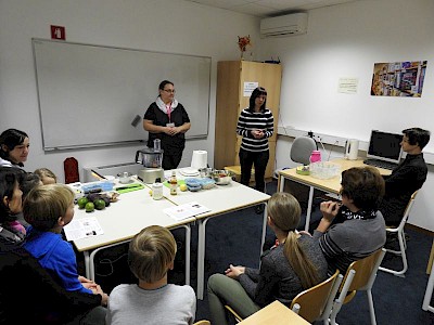 Priprava veganskih presnih sladic na svetovalnih točkah
