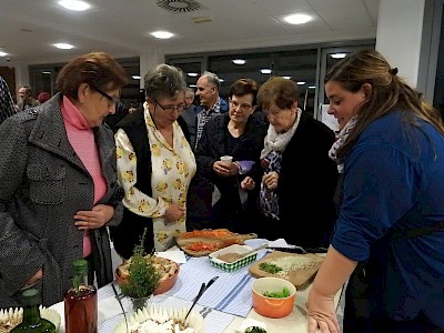 Študijski krožek Zelišča v kulinariki se je predstavil na Praznovanju jeseni v Semiču